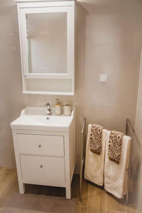 Lovely & Bright Renovated Apt. W/ Balcony In Lagos Kültér fotó